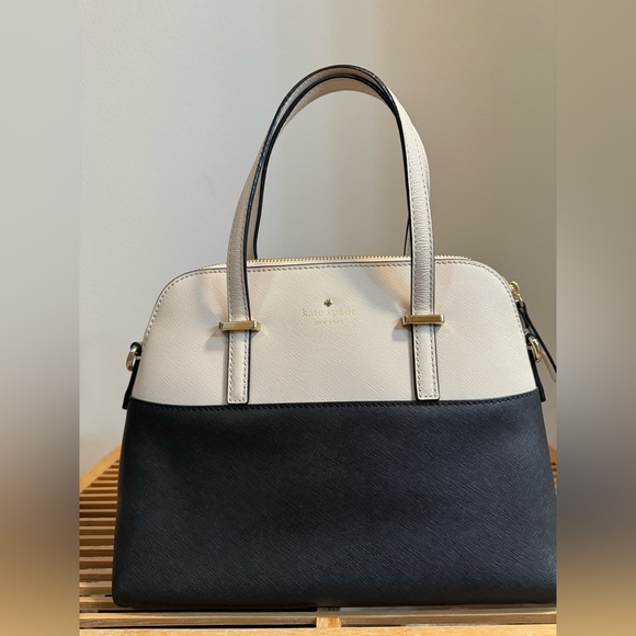kate spade Handbags - Kate Spade Bag. Used Only Once.